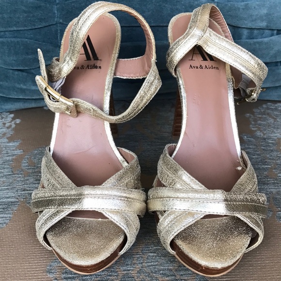 Ava & Aiden Shoes - Gold Ava & Aiden heels - size 7
